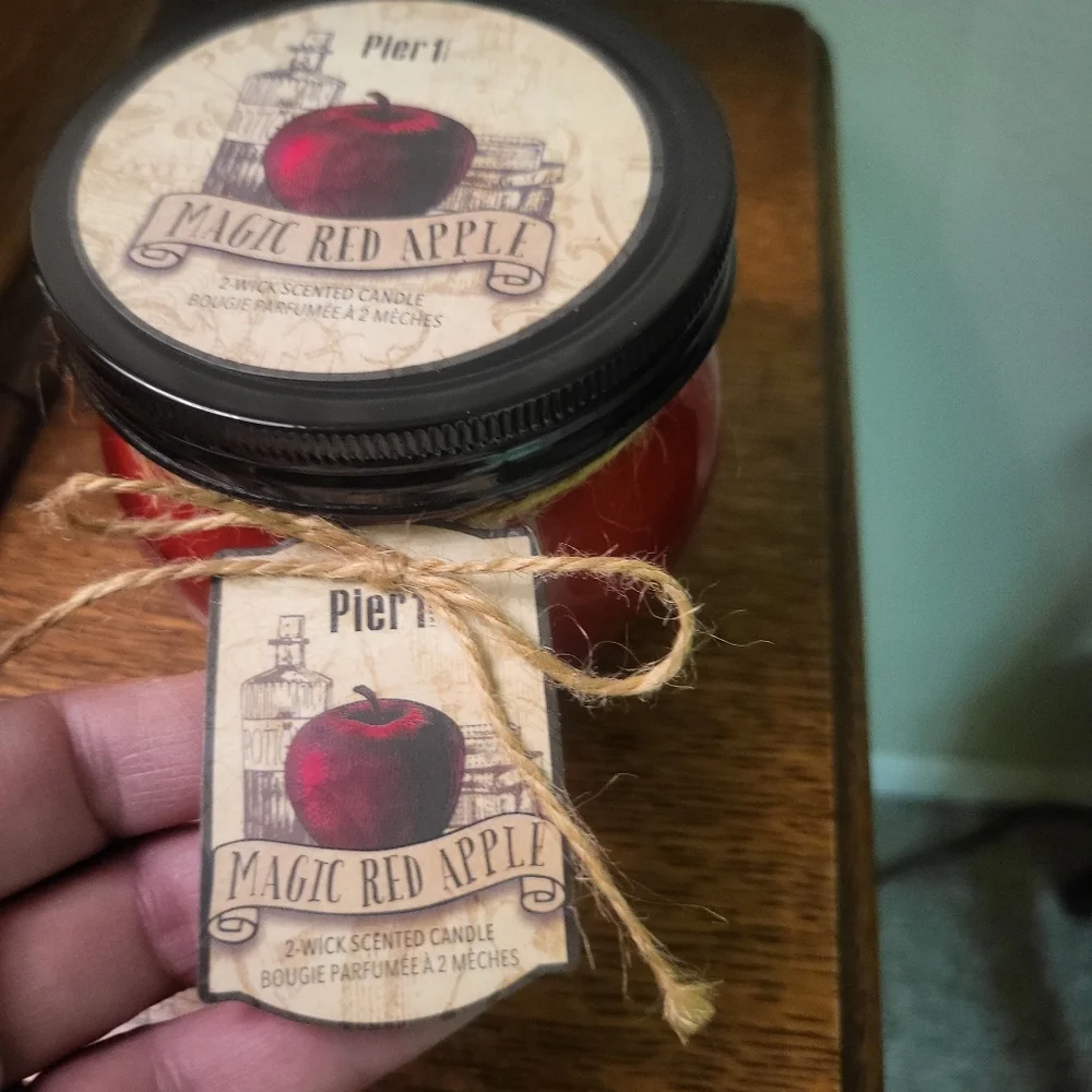 NEW PIER 1 IMPORTS ONE 2 WICK MAGIC RED APPLE CANDLE DISCONTINUED RARE